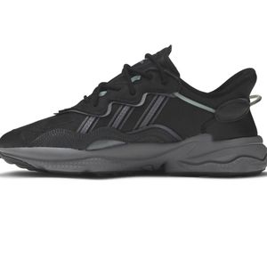 Addias youth/ woman 61/2 Sneakers